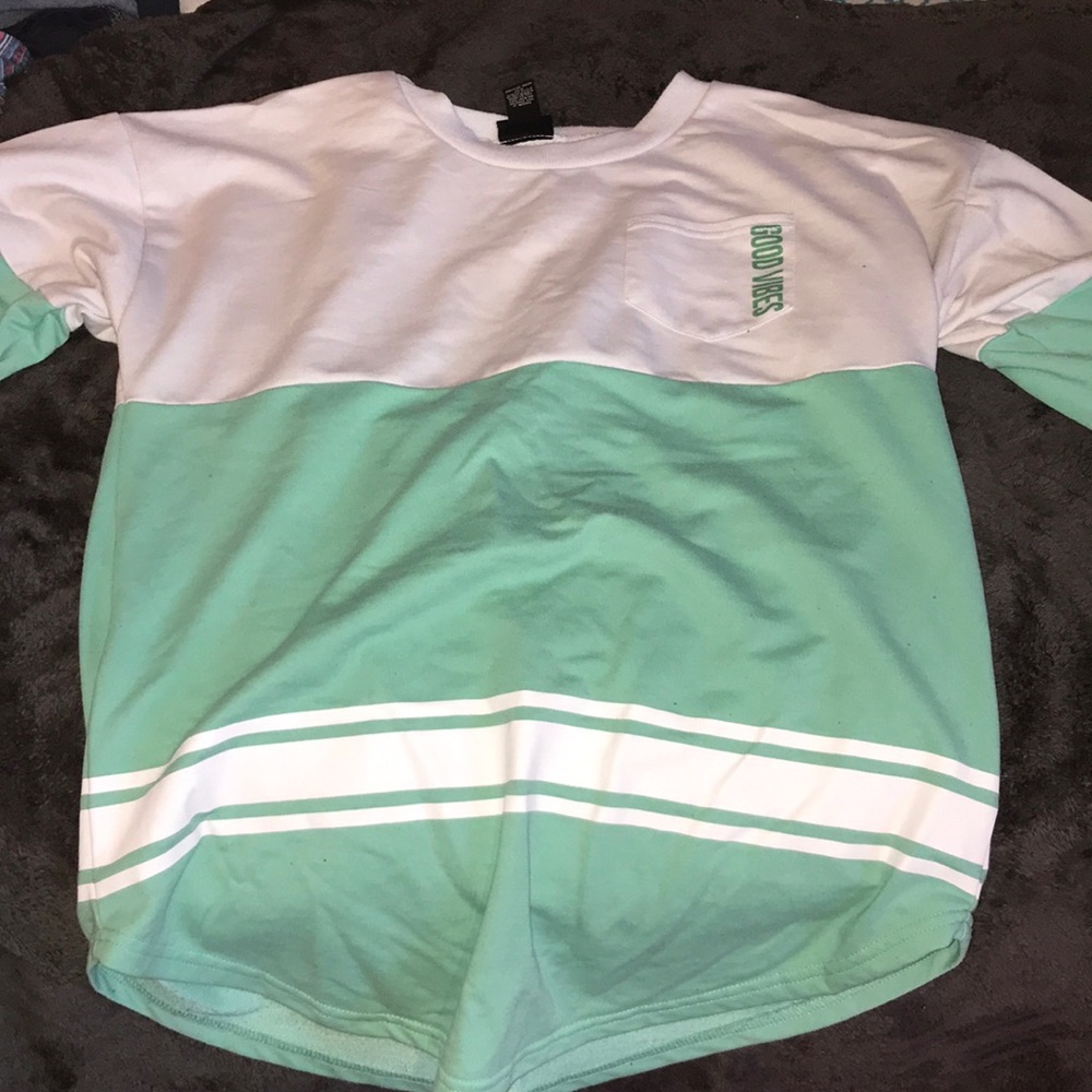 “good vibes” shirt
